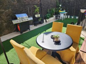 En have udenfor Family room with private pool