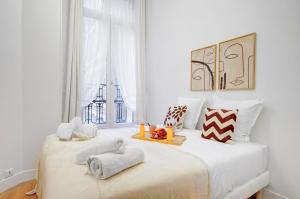 Postel nebo postele na pokoji v ubytování 5013 Kleber Suite - Suite near Arc de Triomphe