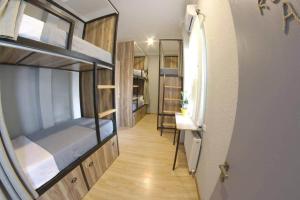 Voodi või voodid majutusasutuse Hostel Nomad toas