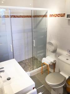 Koupelna v ubytování Hotel Des 4 Vents "Esprit Camargue" Parking Privé securisé