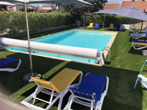 Bazén v ubytování Hotel Des 4 Vents "Esprit Camargue" Parking Privé securisé nebo v jeho okolí