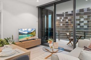 Χώρος καθιστικού στο 1 BR Apartment in Queens Wharf