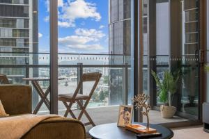 Balkón nebo terasa v ubytování 1B Queens Wharf Luxury Apartment