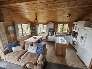 3 Bedroom Ocean View Lodge的厨房或小厨房