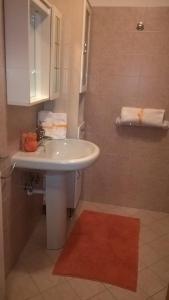 A bathroom at Home Iseo Lake
