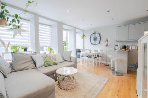 Η κουζίνα ή μικρή κουζίνα στο Stunning Bright Two Bedroom Apartment In Southbourne