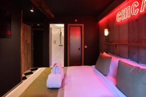 Postel nebo postele na pokoji v ubytování Briggate Hotel