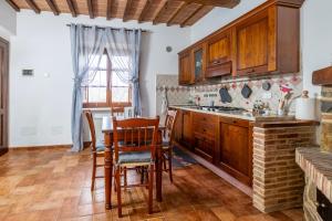 Kuchyň nebo kuchyňský kout v ubytování Agriturismo Meriggio
