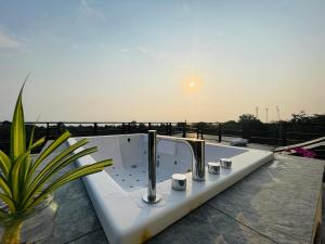 a bath tub sitting on top of a roof at Sea View Luxury Mansion, Pool & Jacuzzi - Koh Chang in Ko Chang