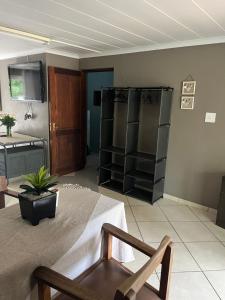 Η κουζίνα ή μικρή κουζίνα στο Cloete Self catering Guest room