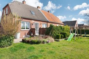 クルムホルンにあるHaus Marilene - Familienfreundlichの庭付き家