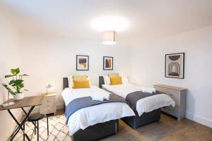 Cama o camas de una habitación en The Upside Down Eco House - Free parking with no height restrictions 24 fotos más