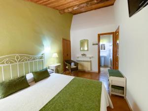 A bed or beds in a room at Casa Rural Macia - Apartamentos