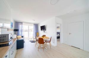 Kuchyň nebo kuchyňský kout v ubytování APARTAMENT PRZY WYDMIE