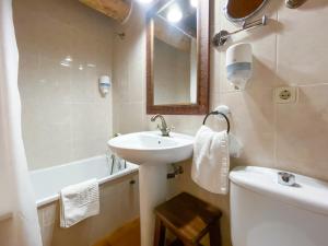 A bathroom at Casa Rural Macia - Apartamentos