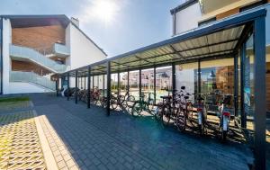 Balkón nebo terasa v ubytování APARTAMENT PRZY WYDMIE