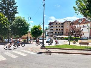 The surrounding neighborhood or a neighborhood close to a szállodákat