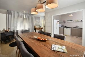 Kuchyň nebo kuchyňský kout v ubytování Malki House- Greek Cabin with Private Spa Hot Tub