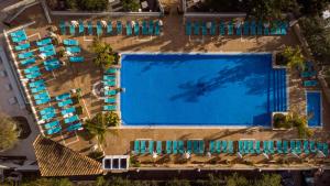Bazén v ubytování Bahía de Alcudia Hotel & Spa nebo v jeho okolí