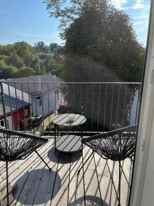 Μπαλκόνι ή βεράντα στο BEYOND Staying Loft Appartment 23 Frei Stehende Badewanne +10 φωτογραφίες