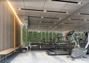 Un gimnasio con varias cintas de correr y máquinas en una sala. en The Estates In Walden BTS Asoke, en Bangkok 34 fotos más