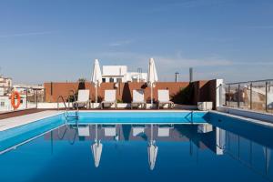 Bazén v ubytování Hotel Don Paco nebo v jeho okolí