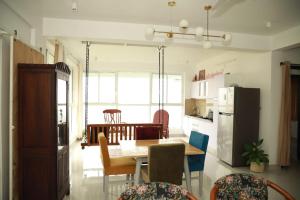 a kitchen and dining room with a table and chairs at Ameliore Horizon Luxe in Pīrmed