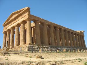 an ancient temple with columns on a hill at Case Vacanze Ancora in Porto Empedocle
