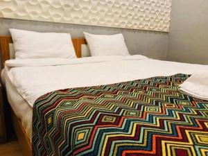 Giường trong phòng chung tại Downtown Tbilisi