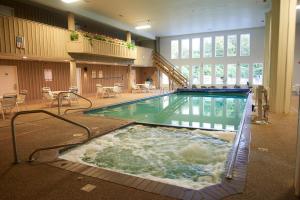 a large swimming pool in a large building at Sandwich Lodge & Resort in Sandwich
