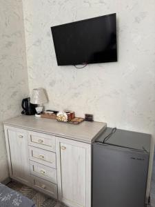 a flat screen tv hanging on a wall at Hotel Life in Aktepa-Chigatay