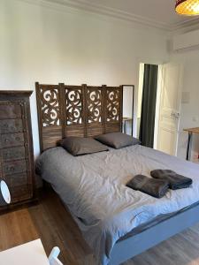 Łóżko lub łóżka w pokoju w obiekcie Sceaux - Locations de Charme dans Maison