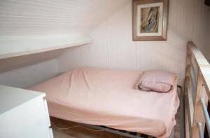 Postel nebo postele na pokoji v ubytování Maison familiale accueillante à Saint-Michel-en-l'Herm avec jardin