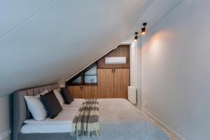 Postel nebo postele na pokoji v ubytování City Frame Apartment