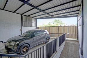 a car parked inside of a car garage at OYO Life 91947 Kost Barokah Syariah in Mojokerto +24 photos