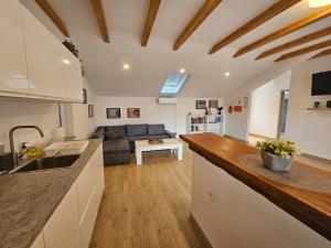 TV a/nebo společenská místnost v ubytování Gruz Holiday Hideaway