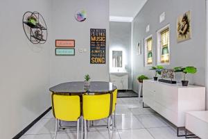 Fotografie z fotogalerie ubytování SPOT ON 92012 Homestay Grand Mahkota Permai Syariah v destinaci Cilacap