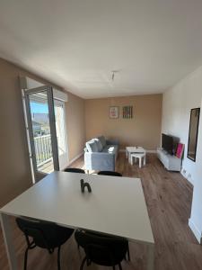 Телевизор и/или развлекательный центр в F4 lumineux proche Gare et centre ville