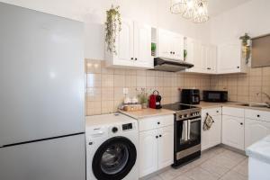 Køkken eller tekøkken på Villa Margarita + 11 billeder