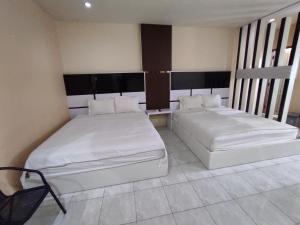 a bedroom with two beds in a room at Hotel O Subur in Cimpu +30 photos