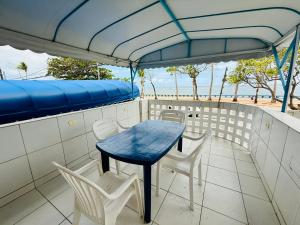 a table and chairs on the back of a boat at Guest House Rosa do Mar in Olinda