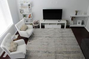 Spacious 4BR-4BA House for Large Families & Group in Stonebridge TV 또는 엔터테인먼트 센터