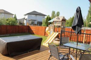 Spacious 4BR-4BA House for Large Families & Group in Stonebridge 파티오 또는 야외 공간
