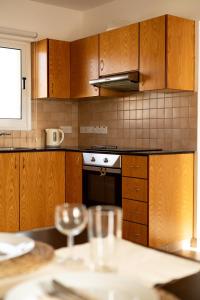 Køkken eller tekøkken på Nissi Beach Apartment + 48 billeder