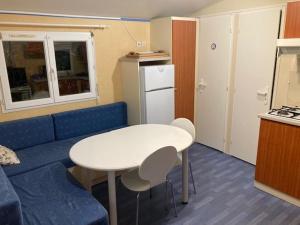 Η κουζίνα ή μικρή κουζίνα στο Mobile home
