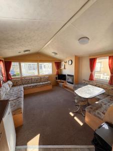 Χώρος καθιστικού στο 3 Bed Caravan - Side gated decking WiFi Pets +35 φωτογραφίες