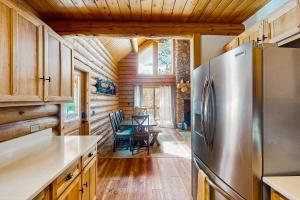 Dapur atau dapur kecil di Serenity View Cabin