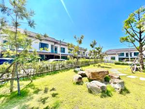 a garden with rocks in front of a building at Chokchai village 9 in Nong Prue