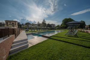 Bazén v ubytovaní Hotel Palazzo San Lorenzo & Spa alebo v jeho blízkosti