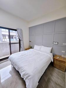 Rúm í herbergi á Shishi Homestay